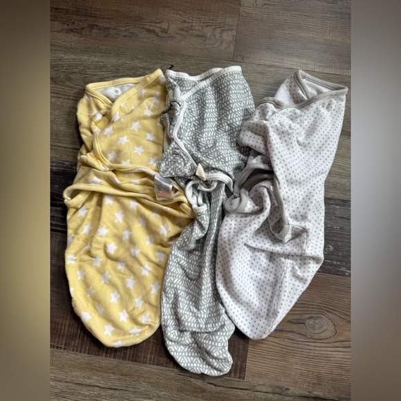 💙Set of Three Baby Swaddle Velcro Blankets - Yellow, Gray, White - Picture 1 of 2